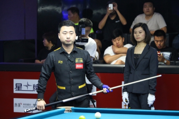 他不仅庆祝 他不仅庆祝